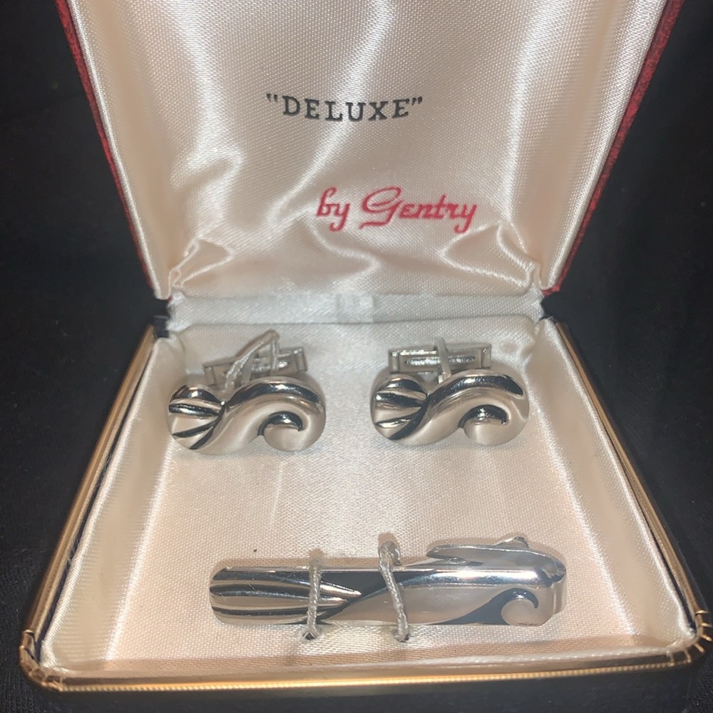 Original Vintage Deluxe Silver Swirl Cufflinks and m/ Tie Clip by Gentry in box